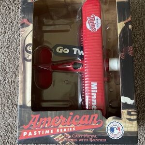 Minnesota Twins Ertl American Pastime Series Die Cast Metal Coin Bank Plane NIB